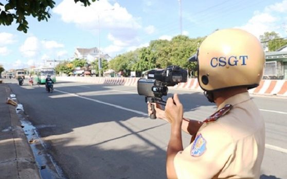 CSGT có được dùng điện thoại cá nhân chụp hình người vi phạm để xử phạt hay không?
