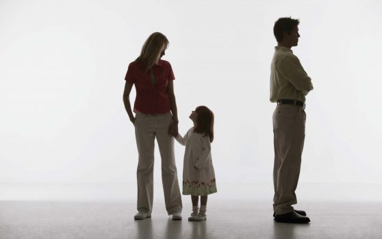 LÀM THẾ NÀO KHI VỢ CŨ KHÔNG CHO GẶP CON SAU LY HÔN?