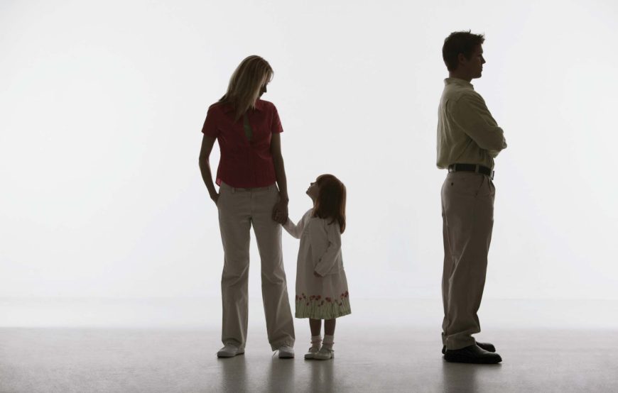 LÀM THẾ NÀO KHI VỢ CŨ KHÔNG CHO GẶP CON SAU LY HÔN?