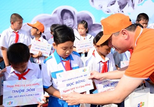 AI CÓ QUYỀN ĐỨNG RA KÊU GỌI QUYÊN GÓP TỪ THIỆN?