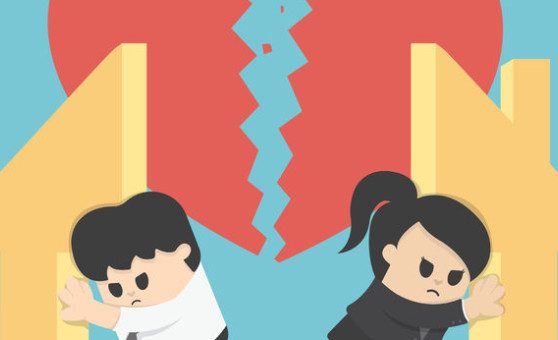 Vợ hoặc chồng sau khi ly hôn có bắt buộc phải tách khẩu không?