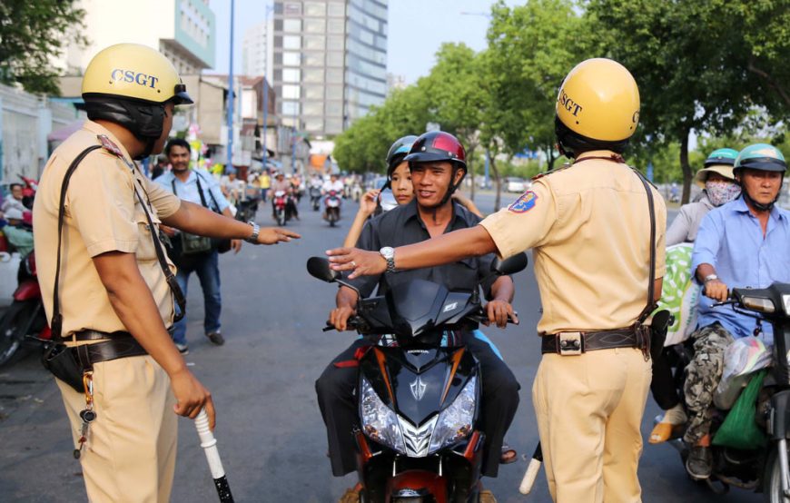 Từ 2026, vi phạm giao thông bị trừ tiền lương như thế nào?
