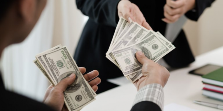 Người lao động nghỉ việc cuối năm có được nhận tiền thưởng Tết không?