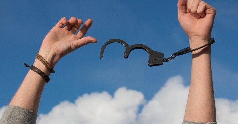 Tại ngoại là gì? Điều kiện để được tại ngoại khi đã bị khởi tố ?