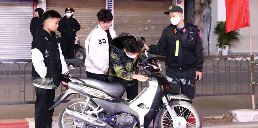 Mức xử phạt đối với trẻ vị thành niên khi tham gia cổ vũ, đua xe trái phép?