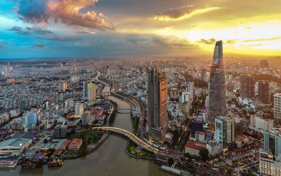 Người gốc Việt Nam cư trú, sinh sống lâu dài ở nước ngoài có được mua nhà đất ở Việt Nam không?